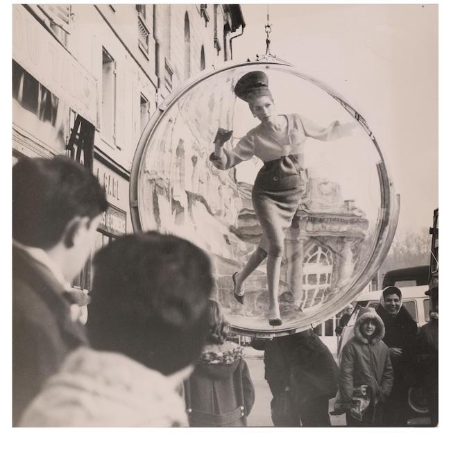 Melvin Sokolsky(1933-2022)Du Taxi (Simone D'Aillencourt) (for 'Harper's Bazaar')