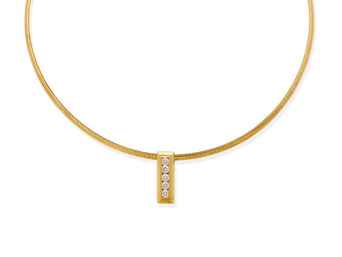 18CT GOLD AND DIAMOND PENDANT NECKLACE