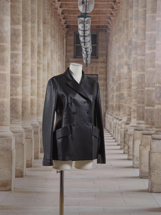 Christian Dior, collection Prêt à Porter, année 2015. Veste en cuir agneau noir. Directeur artistique: Raf Simons.