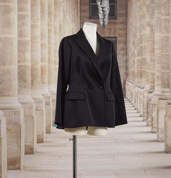 Christian Dior, collection Prêt à Porter, Printemps-Eté 2004. Veste en laine et soie noire à dos imprimé. Directeur artistique : John Galliano.