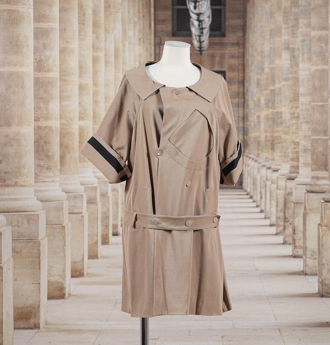 Chloé, collection Prêt à Porter, circa 2010. Trench beige et noir.