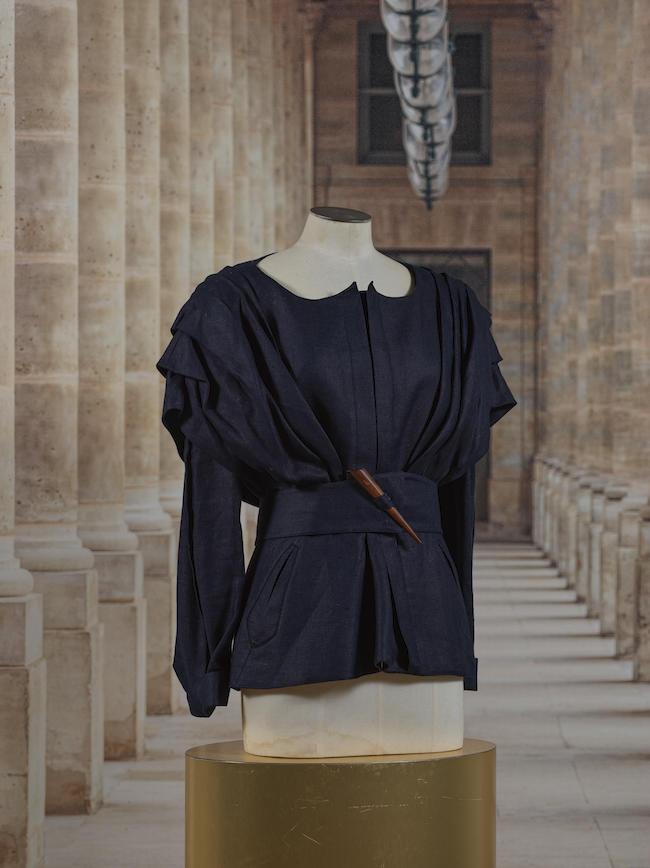 Thierry Mugler, Collection Prêt-à-Porter, circa 1988. Veste en lin marine.