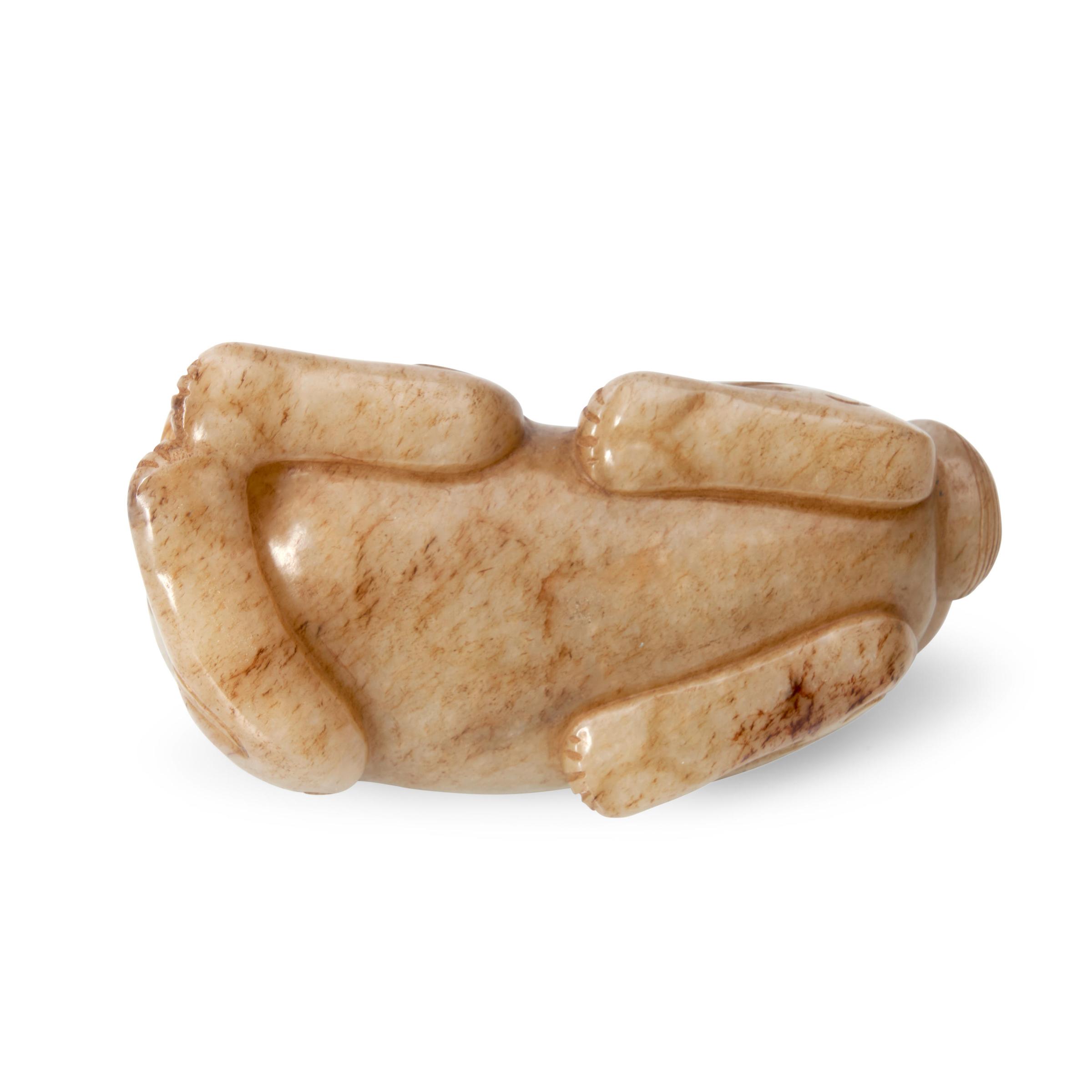 A YELLOW JADE CARVING OF A HORNED MYTHICAL CREATURE China, late Qing dynasty image 3