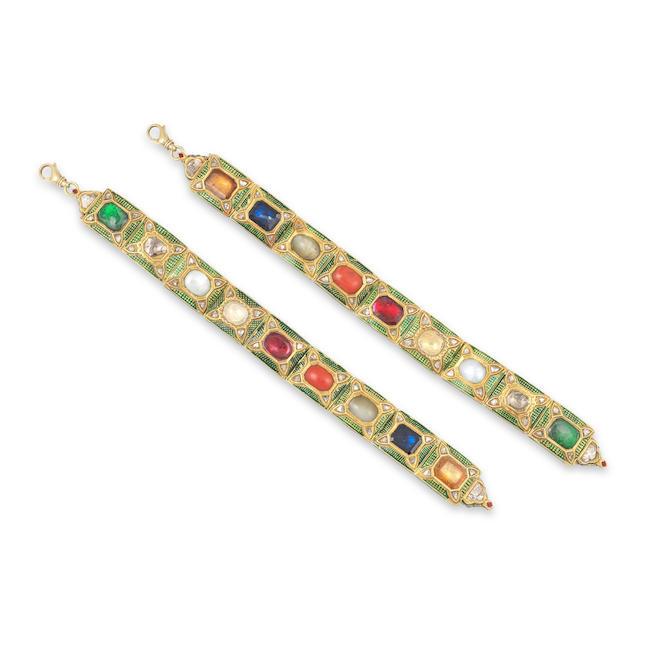 DEUX BRACELETS EMAIL, PIERRES DE COULEUR ET DIAMANTS