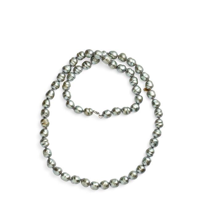 CHANEL: BAROQUE PEARL STRAND NECKLACE 1981